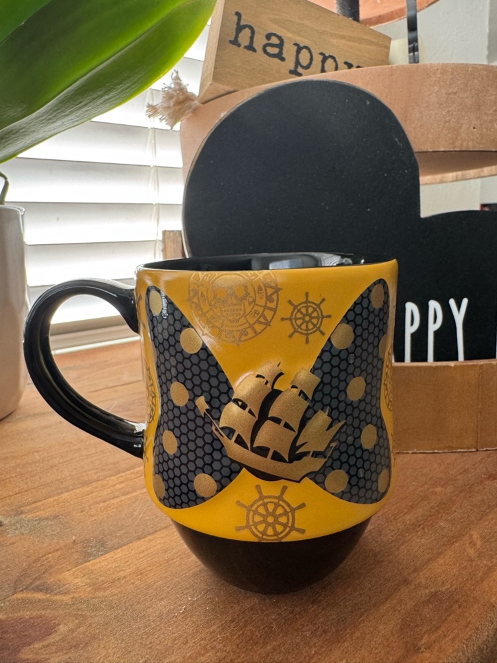 Minnie Mouse Main Attraction Collection Pirates of the Caribbean Mug